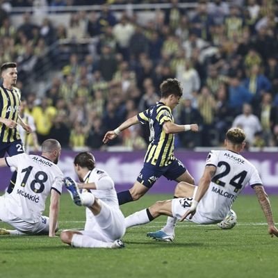 Rafael Alexandre da Conceição Leão /
Sarıya Laciverte Ebedi Aşık.Sonsuza Kadar #FENERBAHÇE / Futbolcu / Hayatı #Futbol / Kafasına göre yazar çizer ..