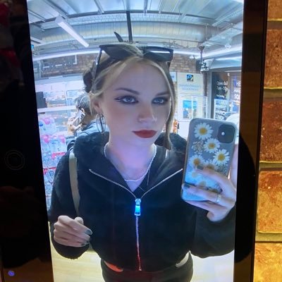 fuckoffsasha's profile picture. I daylight as an archaeologist. impersonal views. drunk, criminal, aimless, feckless and hopeless.