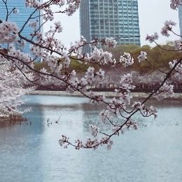 booksuda1's profile picture. 혼자 책읽기 / 영화보기 / 쇼핑하기 / 공부하기 심심해서 만든 계정 / 내 뇌가 온갖 편견과 고정관념으로 점철되어 있는 것 같아서, 스스로 경각하기 위해 노력하는 중