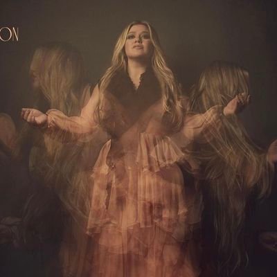 Kelly Clarkson Stan. A bit pop-culture-oriented, a bit politics-oriented, a bit social-justice-oriented, and a lot of confusion. sometimes nsfw
