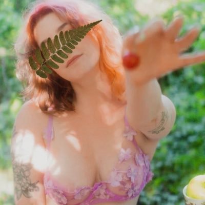 she/her 🌈 sexy, soft, silly, and kind. YVR companion. 19+ 💌 Chaotic Good Certified Bisexual / hannahraesummers@proton.me