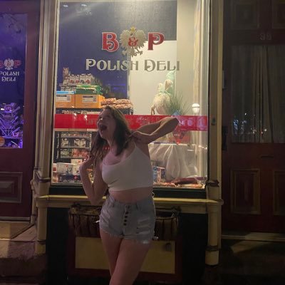 jessicalmccurry's profile picture. pro sunglasses wearer