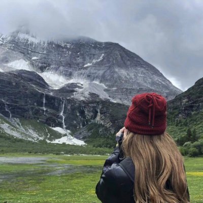 UmHossam7's profile picture. 私の趣味はクライミングと漢服です。クライミングは、個人的な挑戦と困難の克服を求めて、達成感を感じる手段です。一方、漢服を着ることで、中国文化の美しさと知恵を深く感じることができます。私は、これらの趣味によって得られる楽しみと精神的な充足感を存分に味わっています。