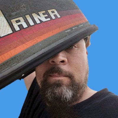 raskaspee's profile picture. Isä, graafikko, yrittäjä, kitaransoittelija. Tyttären mukaan raskas.