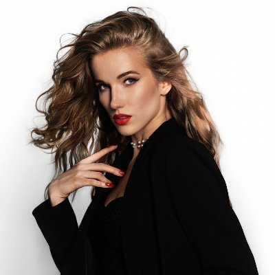 Laura___Nowak's profile picture. ✨𝚜𝚑𝚎/𝚑𝚎𝚛💫 | 📊#Crypto 𝙴𝚗𝚝𝚑𝚞𝚜𝚒𝚊𝚜𝚝📈 | 🐶𝚍𝚘𝚐 𝚕𝚘𝚟𝚎𝚛💗