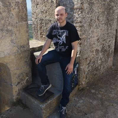 Pai e benfiquista
A minha página de venda de camisolas desportivas no Instagram e no Tik Tok:
@theserranokits