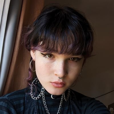 | e-girlfriend | ace-slvt |
Fingers tied themselves in knots around the heart, It beats in time ❤️🔥 | She/They | trans btw ✌️