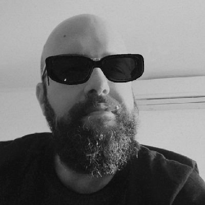 cdba's profile picture. A minha vida é um vendaval que se soltou,
É uma onda que se alevantou,
É um átomo a mais que se animou...