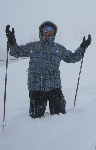 Loves skiing, networking, and life