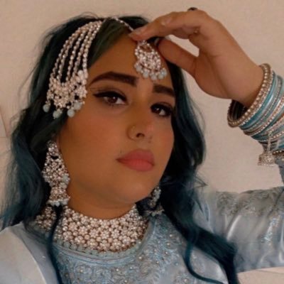 || 🌻🌹 || 🇬🇧🇵🇰 || 💜 || 👻 : queenie.kx || Insta : queenie.kx || 💍 || Alhumdulilah 🤲🏻 || 🧸