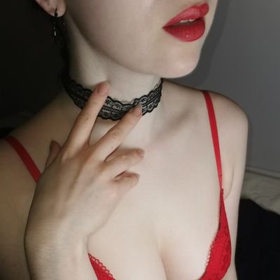 FREE OF-
https://t.co/fsiQsLZmtG
Bisexual, interests include cooking, yoga & singing.
See my NO PPV page & other socials ⬇️