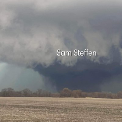 Rest In Peace mom💔. Hawks by a million. Storm chaser from Iowa