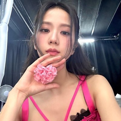 folksiee's profile picture. I collecting my girls; #제니 #리사 #로제 #지수 🦢💋