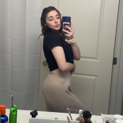 angelichickee's profile picture. living life  breathing air