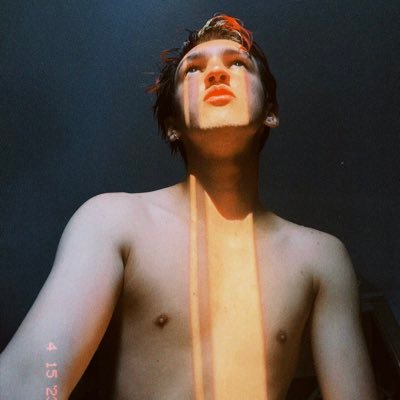 Wlayimerluna's profile picture. go for a walk, listen to music, take photos in the environment, and be myself 😊✨