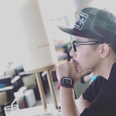 Ulo_dime004's profile picture. 運営者：神谷炎(2007年Tsinghua Univ.卒、大腸癌サバイバー)￼フォロー&RTをお願いします｜詐欺師を撲滅させるまでは死ねない｜幼少期に親が詐欺に遭う→借金漬け→23歳で人生逆転→億投資家→癌発覚→余命宣告｜『墓場には持っていけないと思い、死ぬまで私の資産を配ります』お金はいらないは“綺麗事”だよ