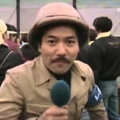 Reportero a pie de pista del Grand Prix chino (aunque es japonés, pero Chino Cudeiro queda mejor que Japonés Cudeiro) HUMOR AMARILLO.
¿Vienes a mi caravana?