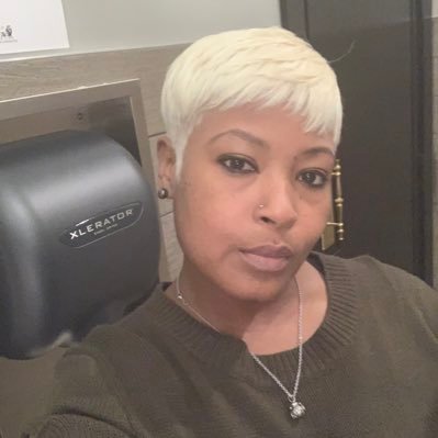 Shawna80's profile picture. Life's AWESOME!