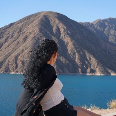 Socióloga, pero laburando en IT. En lucha para q las mujeres decidamos sobre nuestra vida y cuerpo.
#AutocultivoYa 🌱