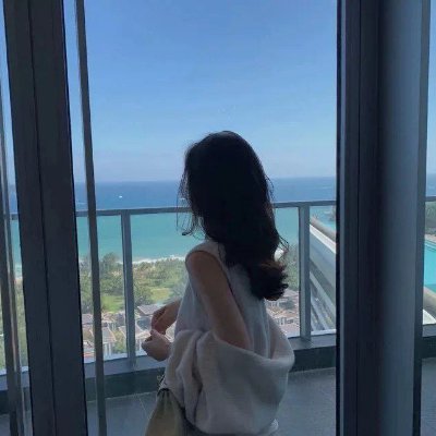Be a light and happy woman, quiet and warm, safe and sweet. ☺️