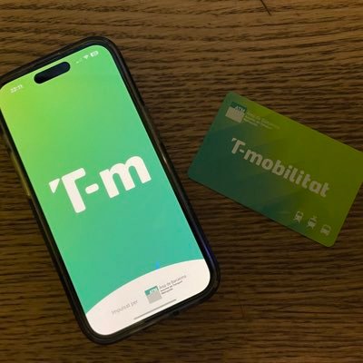 Compte NO oficial i NO relacionat amb @T_mobilitat ni @ATMbcn
Perquè els usuaris d'Apple també tenim dret a viatjar amb la @T_mobilitat al mòbil