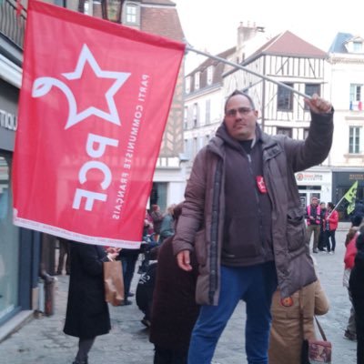 Je suis une personne gentille je milite pour la PMA. je suis militant communiste je suis aussi à l’association des Rosoirs je suis conseillé quartier