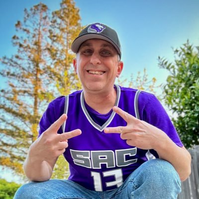 Just a nerdy sneakerhead who loves sports & taking pics!! 👟📸 🏈🏀⚾️AKA: Uncle Johnny 🧡😃 KC Chiefs / Royals & Sacramento Kings ❤️💙💜