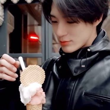 kewakewek's profile picture. 