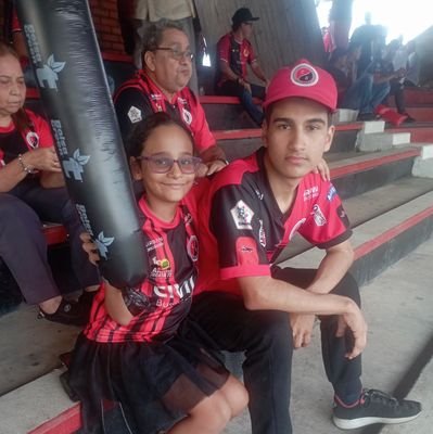 Enamorado de mi vida tranquila Tres hijos fantásticos. Osyari, Cristian y Mariangel.