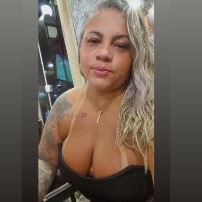 Escorpiana 🦂♏
Carioca💁🏼‍♀️🥳🎊🎉 
Praiana 🏖️🌊☀️
E Ama pagodear💃