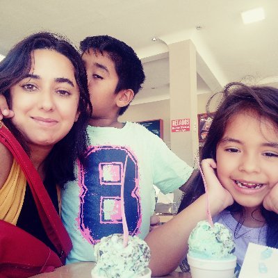 Mama de Pedro y Cata. Licenciada en Ciencias Políticas.