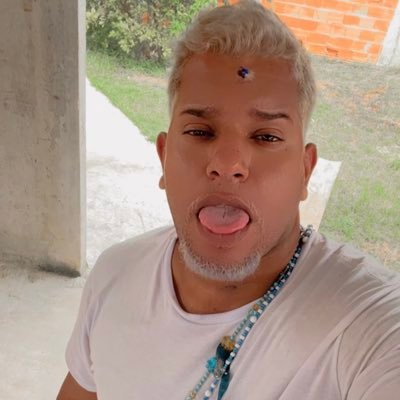 acaralhu's profile picture. “Dizem pra seguir o coração, mas eu tenho pés e meu coração tem asas.” +021 📚⚖️♈️