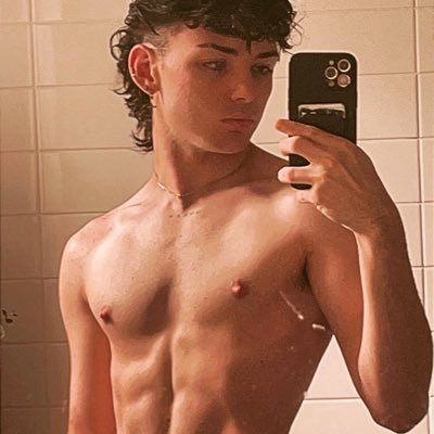 Italian Twink living in SYD (low key horny)╰⋃╯ (◕ε◕*)