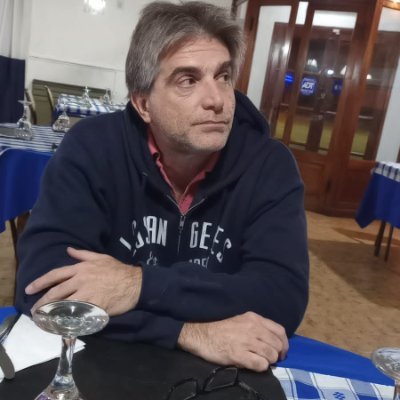 Periodista y editor. Porteño de nacimiento, marplatense por adopción (y elección). Dirijo el sitio https://t.co/H9WYKQ0kXq