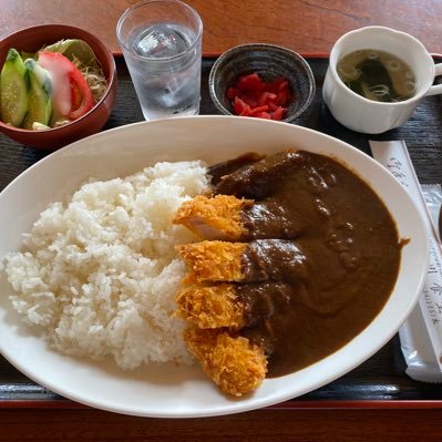 カツカレー大好きだけど、最近胃がもたれちょっと距離をおいています。
ゴルフベストスコア9１。そろそろ更新したい。
アラフォー酒が抜けなくなり体調不良が続く。思い切って断酒に挑戦中！