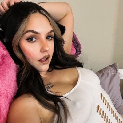 Your favorite Texan Milf ❤️🔥 Take a look at my links 👇🏼👇🏼👇🏼