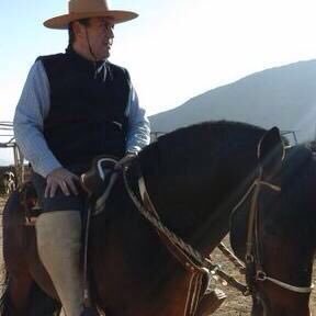 pjriverosc's profile picture. -Profesor de Estado en Matemática y Física.     -Corredor de Seguros.