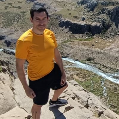 Nature lover, travel addict and adrenaline junkie.