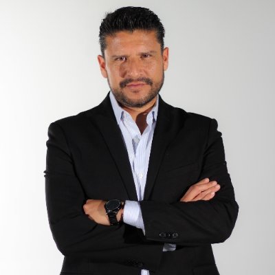 Comunicólogo. Conductor de Al Aire Lun a Jue de 3 a 5 en @RadioBUAP y @estamosalaire *Integrante del Comité Seleccionador @famasalon *Juegos del @ClubPueblaMX