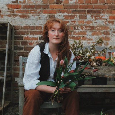 🌷Nature friendly urban flower farmer 
👩‍🌾 ‘23 Nuffield Farming Scholar 
🌿Co-director @ukyouth4nature
🪡 Clothes maker
(she/her)