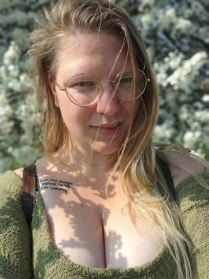 curvy, tattooed, Slavic, writer, vanlifer 🍓 sub to my OF for #NSFW 😘 280+ vids, 1000 pics, adding daily
