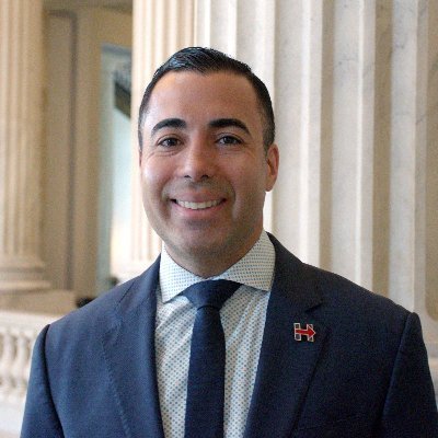 Comms Expert | Alumni of @IBM @SenatorMenendez @DNC @HFA @Univision @C_and_E @BATplc | Tweets reflect my opinion | #HabloEspañol 🇻🇪🏳️🌈🇺🇸