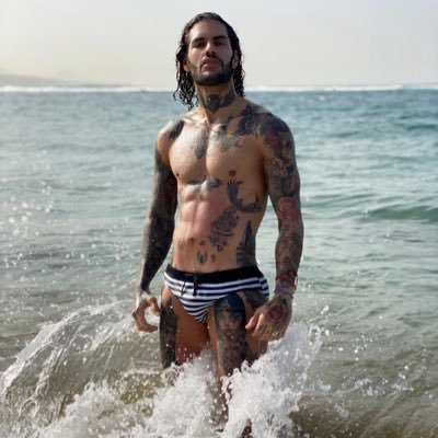 chico guapo canario tatuado cuerpo fibrado pronto subiré contenido hot en onlyfans. ❤️😈🍆 https://t.co/YZxloUDia2