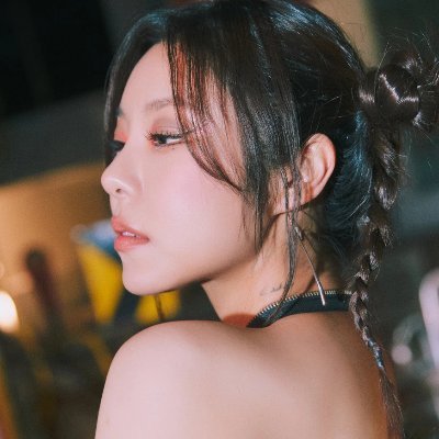 intlmoomoos's profile picture. 
