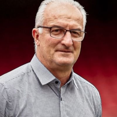 Discernimento futebolístico avançado. O Rei da corneta consciente!
Ética futebolística, crítica construtiva de que não entende nada ⚽️ ✌️