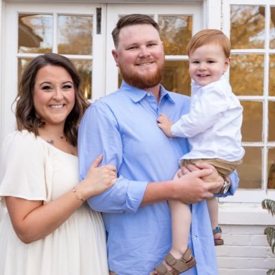 I'm a Jesus lovin' photographer, wife, boy mom, cat mom, friend, & cow enthusiast.