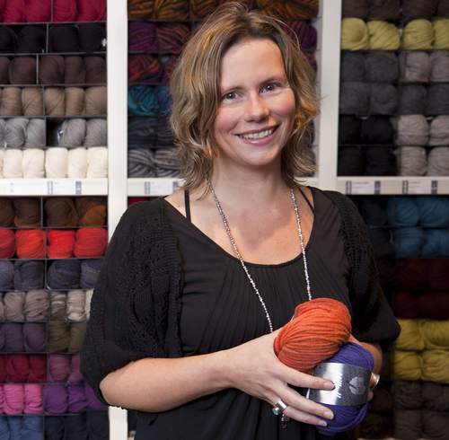 francisnotten's profile picture. Eigenaresse Knotten: haakkatoen, breigarens, workshops en handgemaakte artikelen. Moeder van 2 schatten.