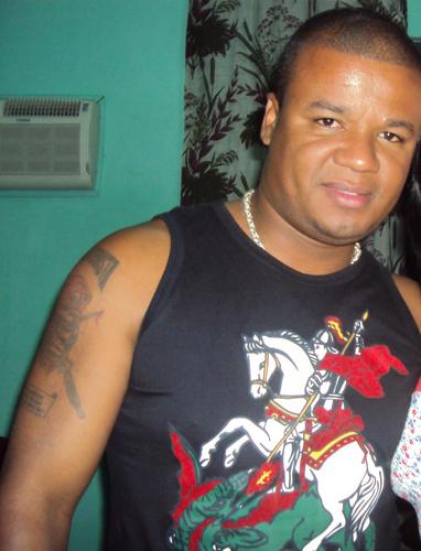 Sou Carioca,Flamenguista,Pará-quedista do Exercito,atualmente trabalho na area de Tv (Agencia Cofibra-RJ)