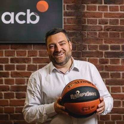 Baloncesto, deporte, media y tecnología. DirCom de @acbcom. De Gijón a Madrid vía Barcelona.