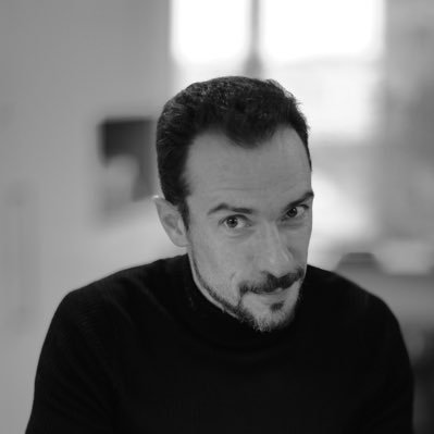 都内某国立大学のイタリア語講師。専門:日本語史・言語学・第二言語習得。趣味:ランニング・サイクリング・エスプレッソマシンの修理など。 時間どおりに着く型破りのイタリア・ミラノ出身。